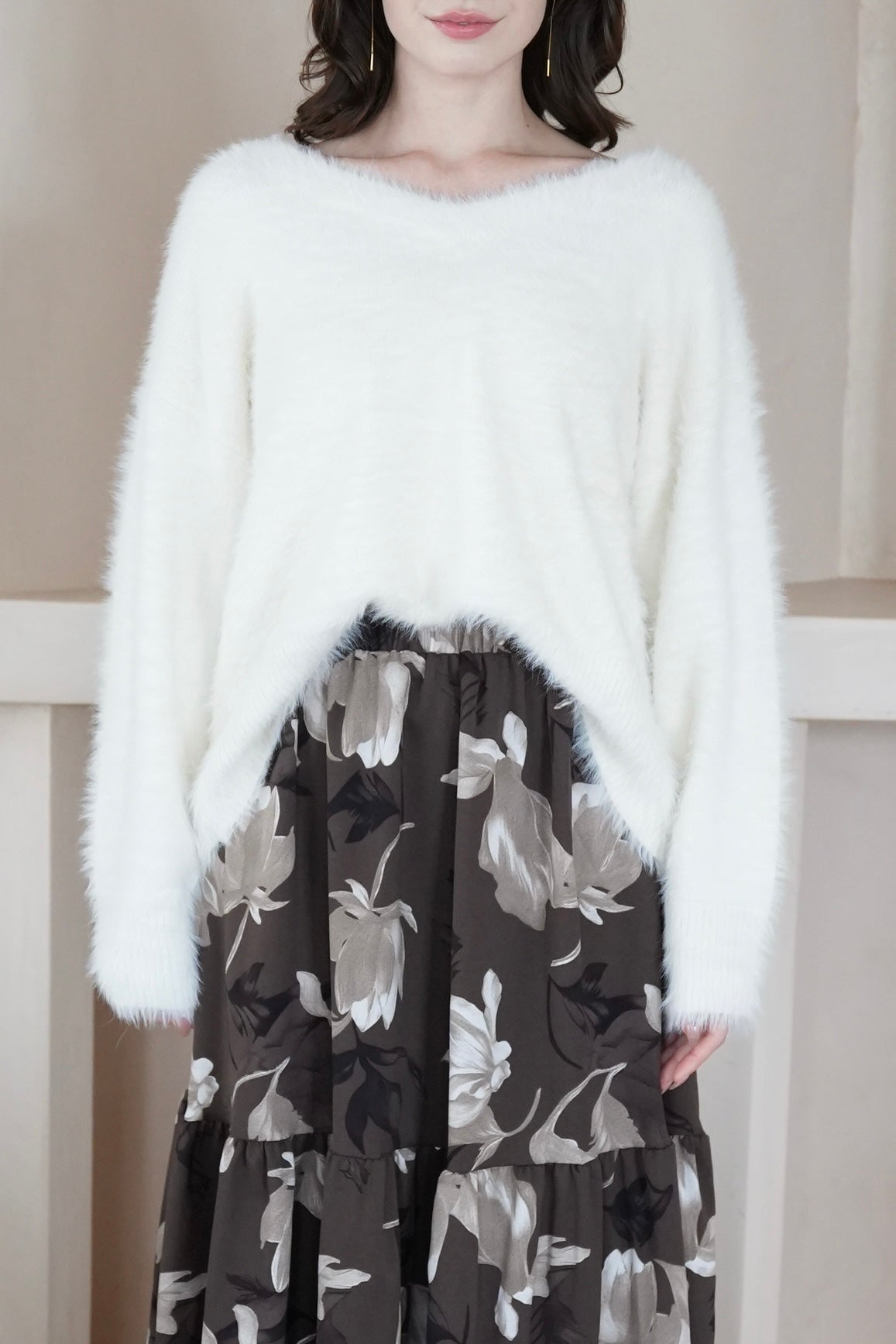 バックリボンバルキーフェザーVネックニット