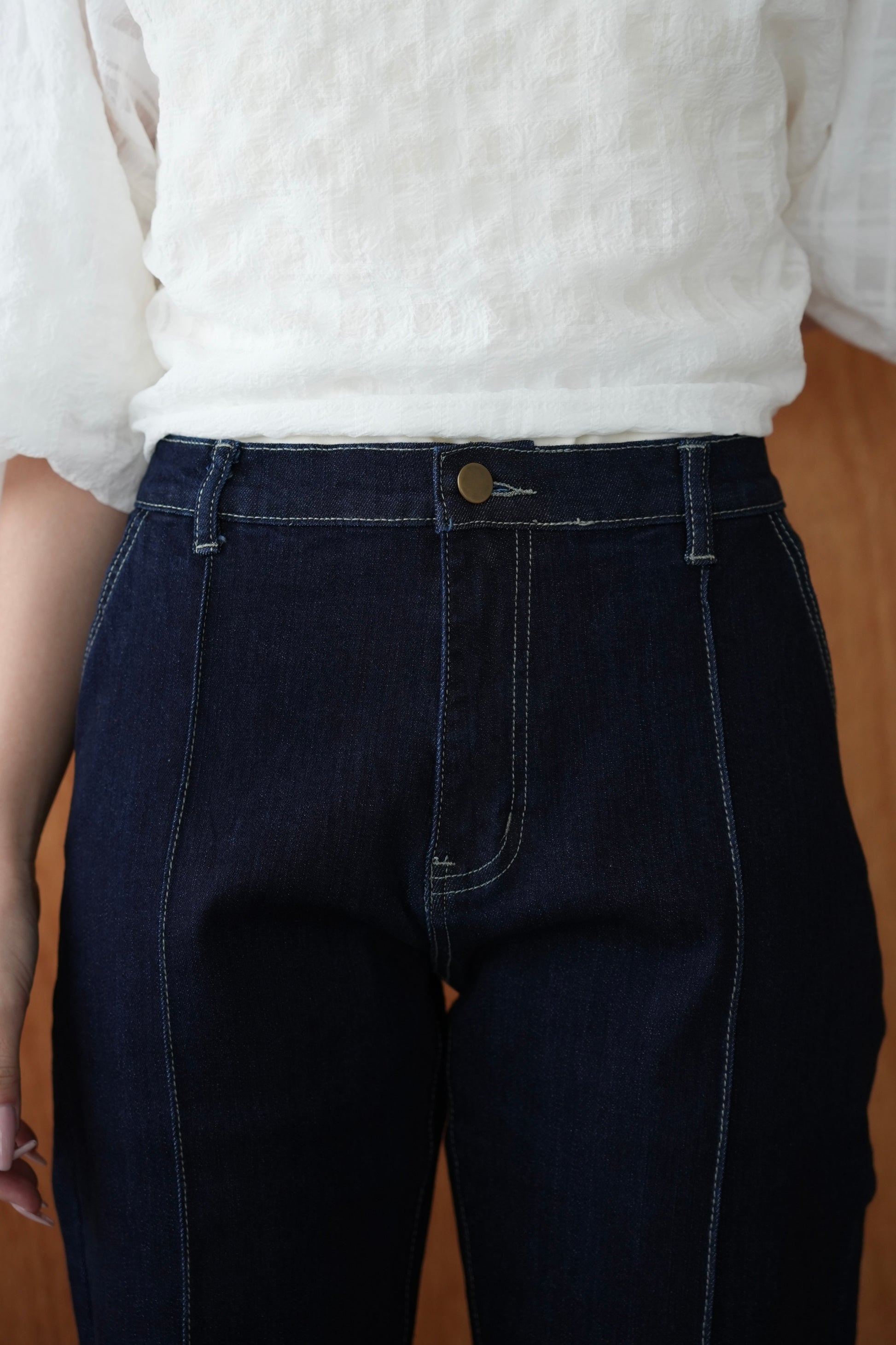 ピンタックテーパードデニムパンツ