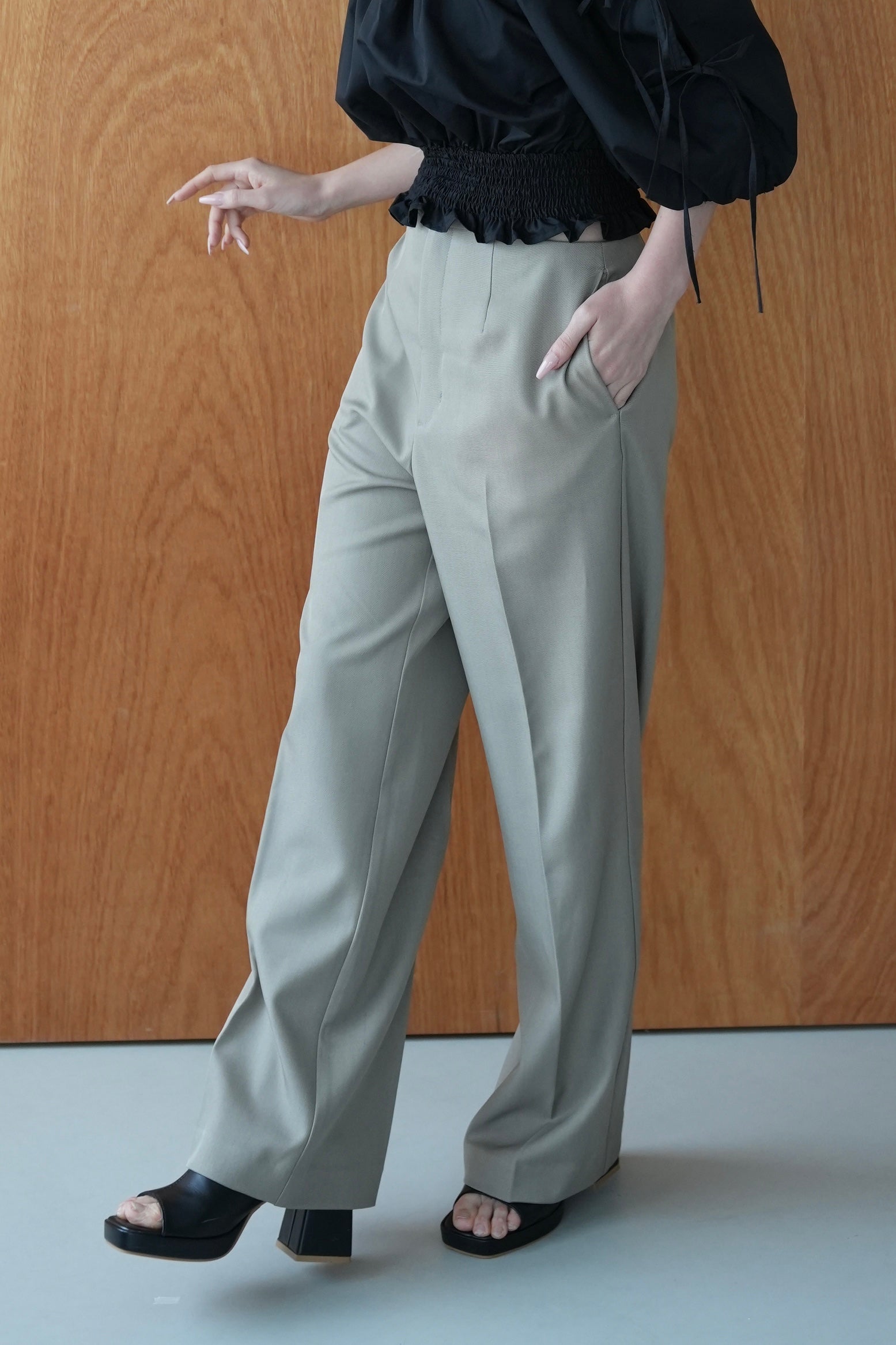 ウエストデザインベルトタックパンツ