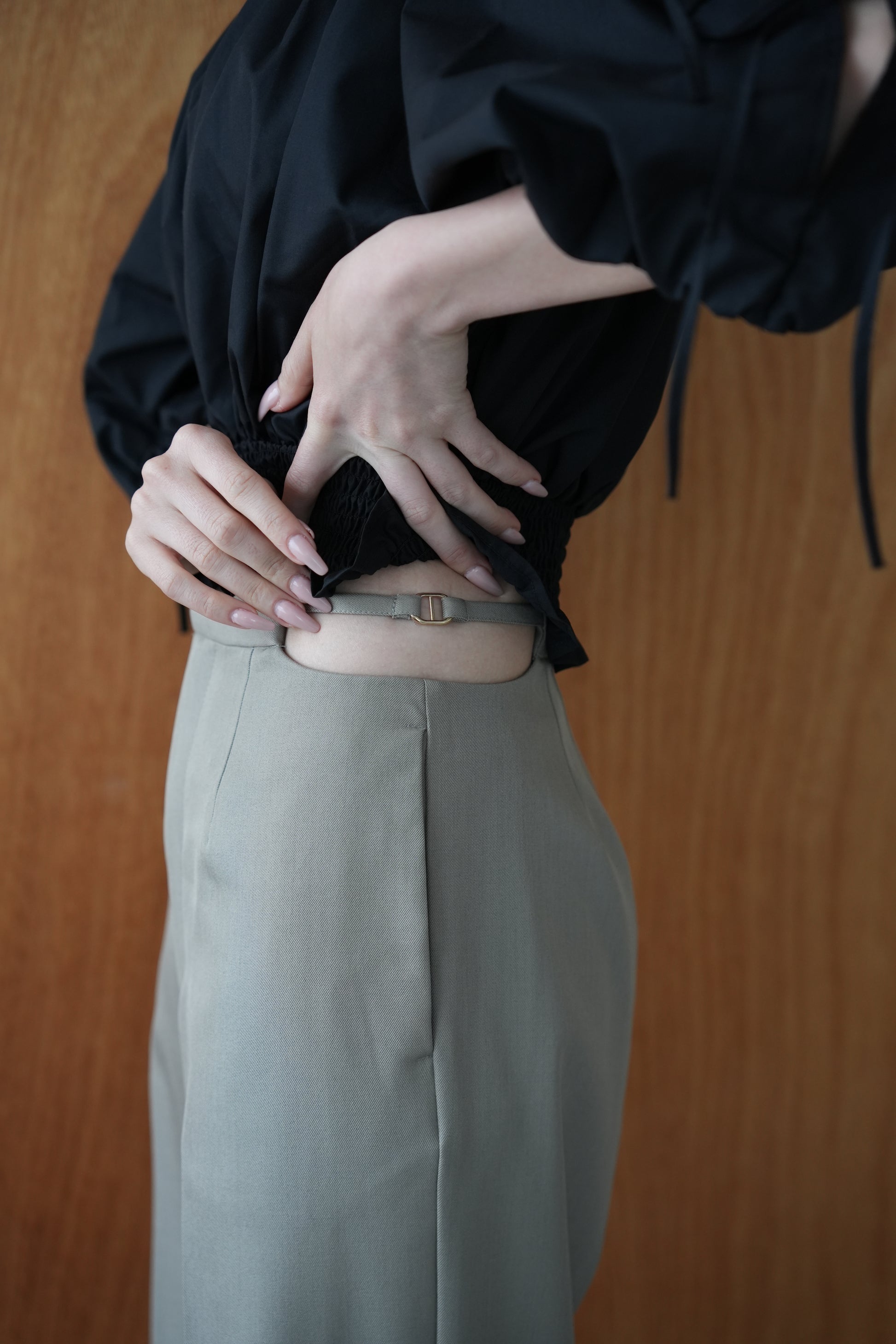 ウエストデザインベルトタックパンツ